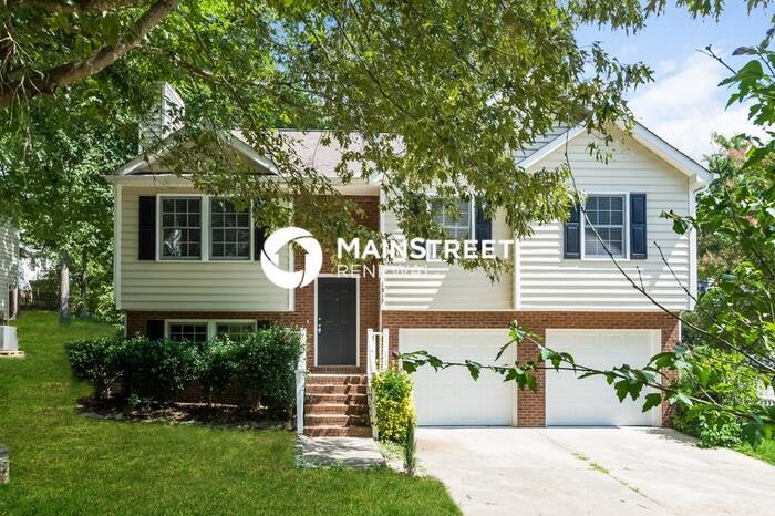 Foto principal - 3 Bedroom Pet-Friendly Home in Wake Forest, NC with Main Street Renewal