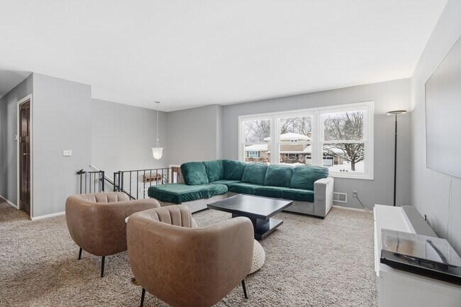 Building Photo - 7048 Montrose Rd