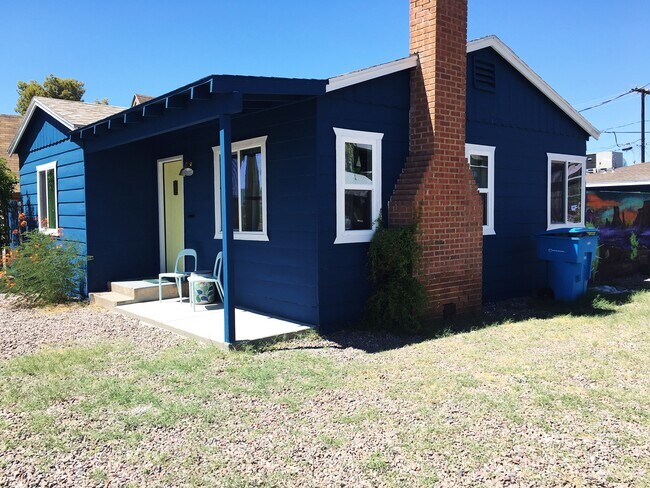 Side view - 1346 E Culver St