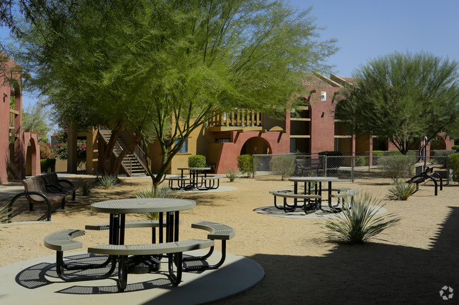 Picnic Area - Arches at La Quinta