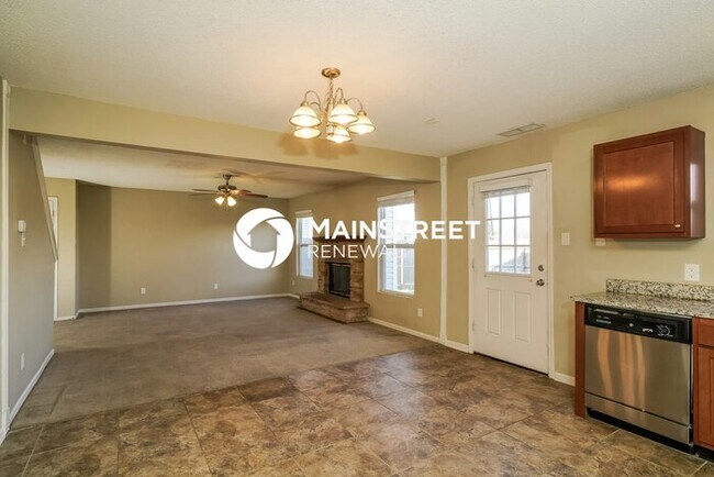 Foto del edificio - 4 Bedroom Pet-Friendly Home in Indianapolis, IN with Main Street Renewal
