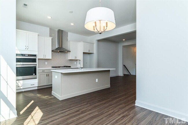 Foto del edificio - Room in Townhome on Mazarin Ln