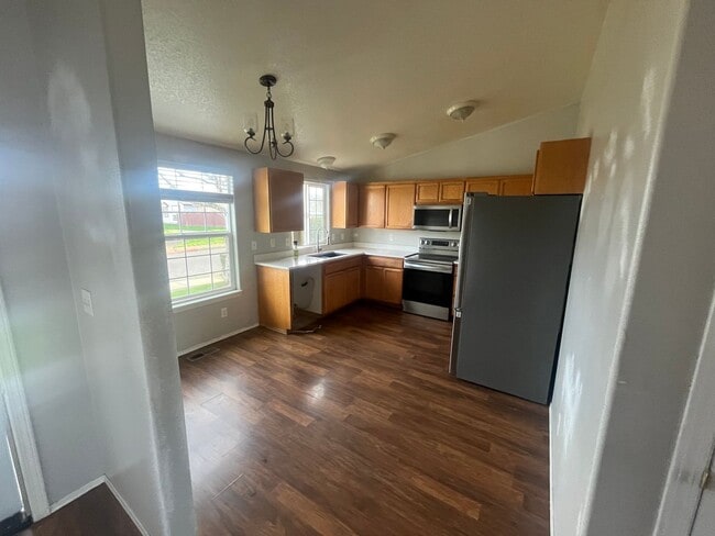 Building Photo - Bright & Updated 3-Bed, 2-Bath Home with Private Fenced Yard – No Rear Neighbors!!