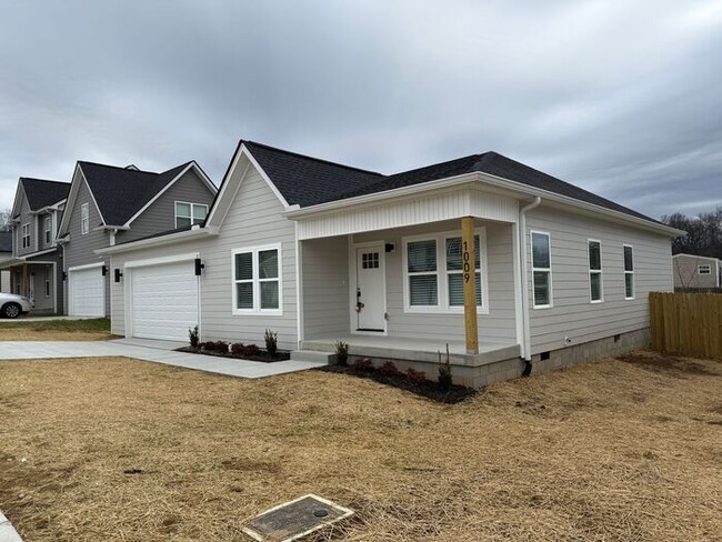 Foto del edificio - Lovely New Home in Old Hickory - Fenced in...