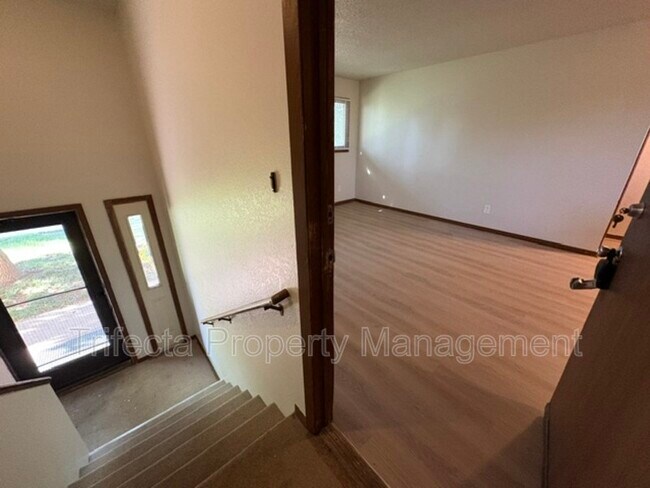 Foto del edificio - 4957 Basswood Dr
