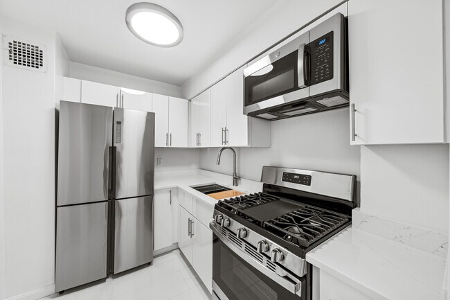 Foto del edificio - 3185-85 Crescent St