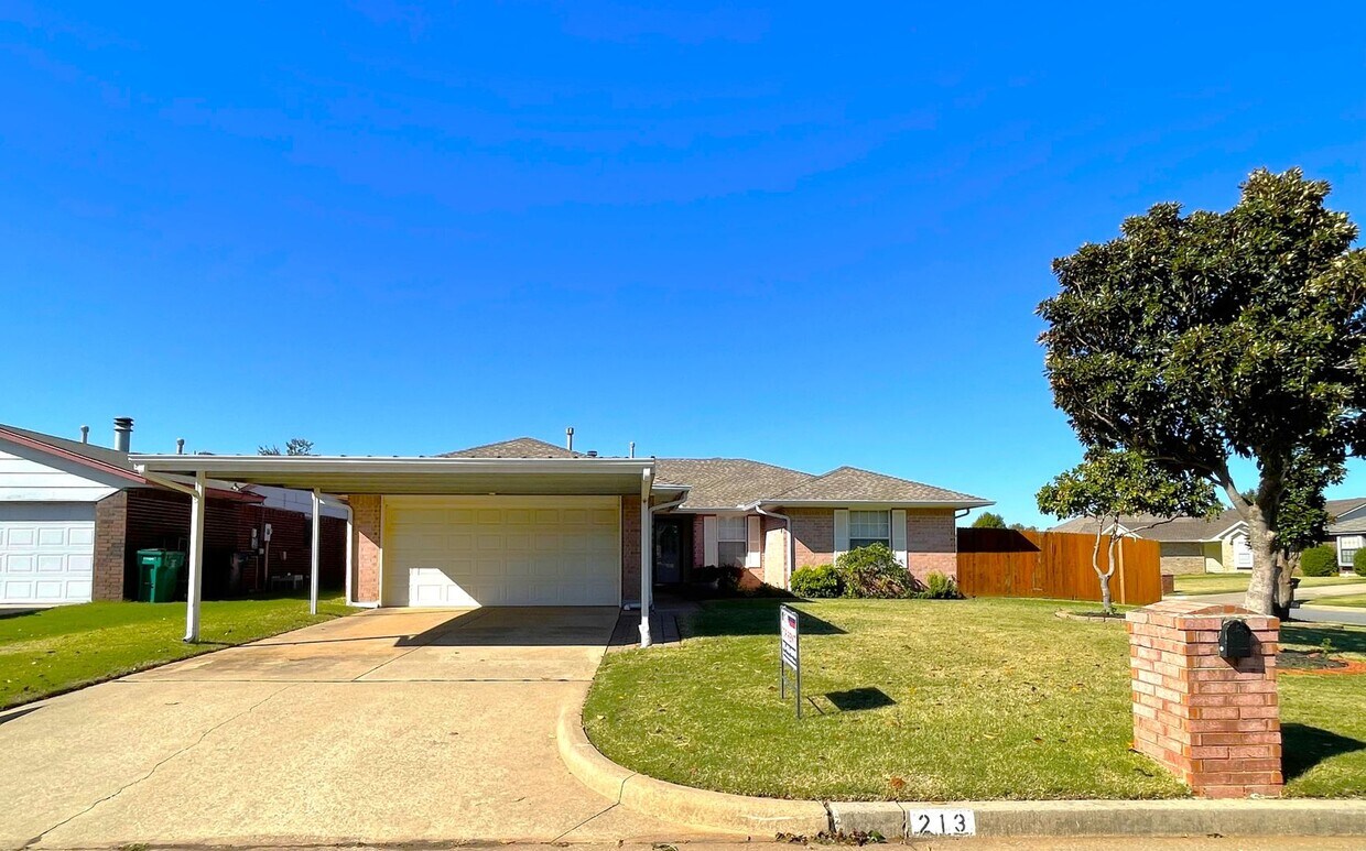 Primary Photo - Charming 3BR, 2BA Gem in Yukon: Corner Lot...