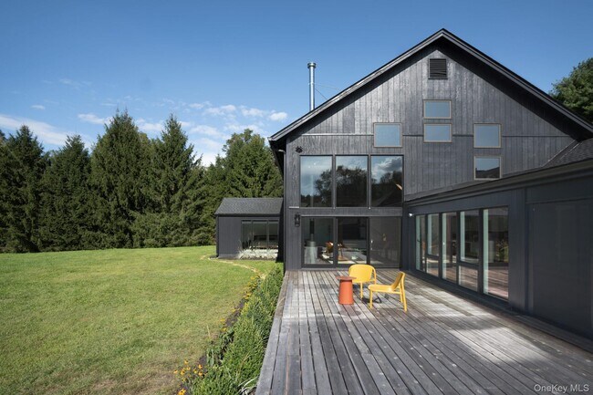 Foto del edificio - 107 Cold Spring Rd
