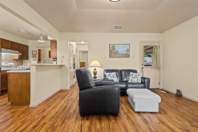 Foto del edificio - 8521 Holly St