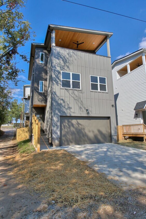 Foto principal - New Construction / 3 Bedrooms / 2 Car Gara...