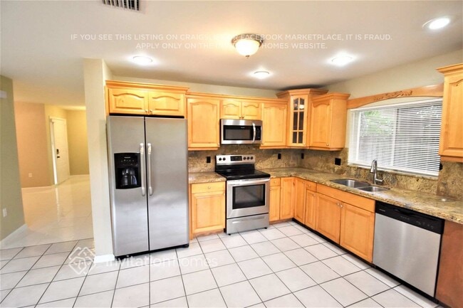 Building Photo - 6175 NW 77th Pl
