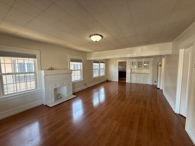 Foto del edificio - 3 bedroom 2 bath house in Long Beach