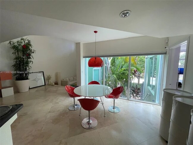 Foto del edificio - 828 3rd St