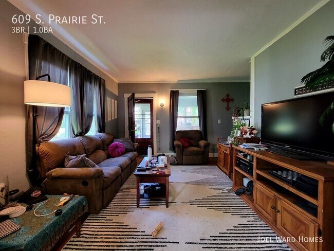 Building Photo - Well Care for Century Home Within Walking ...