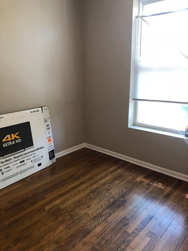 Foto del edificio - 1329 N Artesian Ave