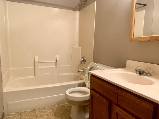 Building Photo - 1413 Caledonia St