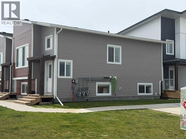 Building Photo - 9601-9114 114 Ave