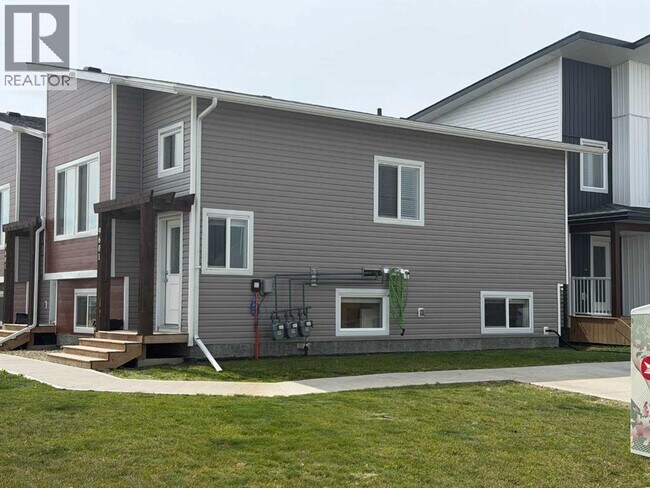 Photo du bâtiment - 9601-9114 114 Ave