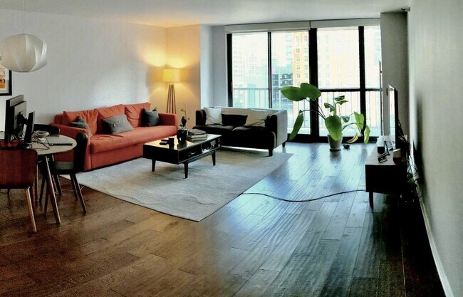 Building Photo - 10 E Ontario St