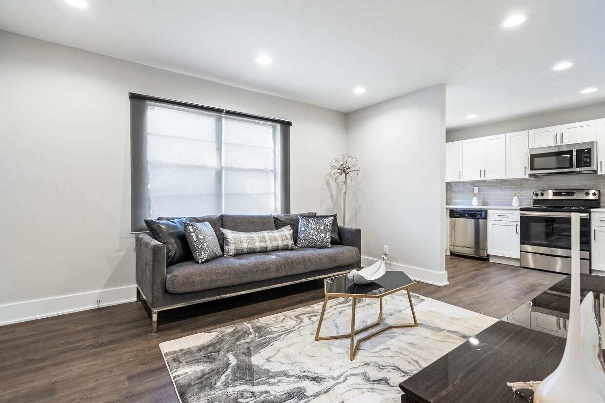 Foto principal - 909 Briarcliff Rd NE