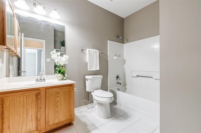 Building Photo - 1108 Chesterfield Dr