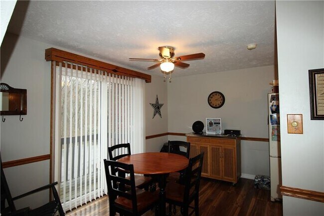 Building Photo - 401 Cricketwood Ct