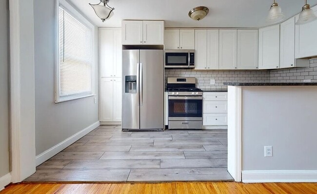 Foto del edificio - 1370 N 75th St