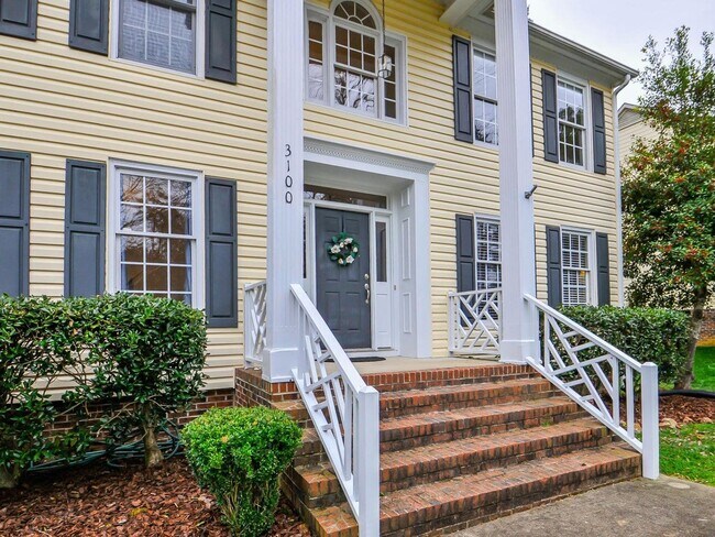 Building Photo - Beautiful 4 Bedroom with Fenced yard! 15 M...