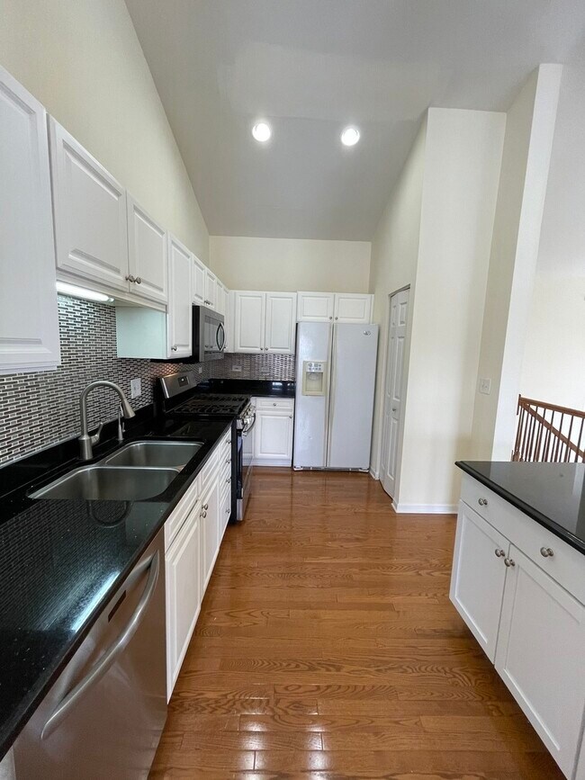 Building Photo - 857 Stuarts Dr