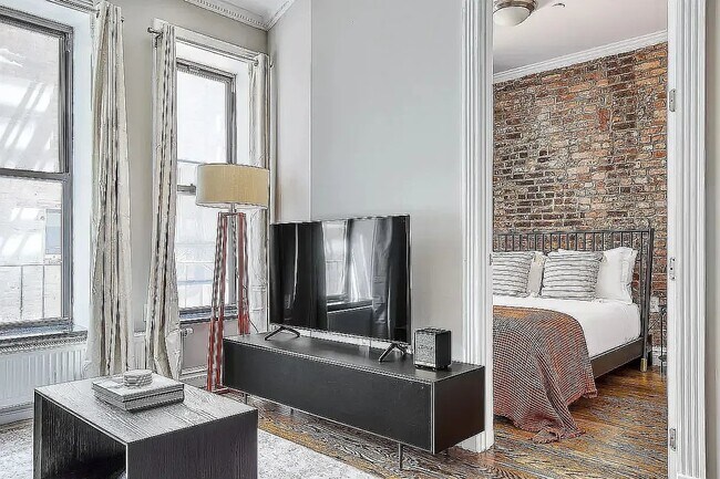 Building Photo - 248 Mott St