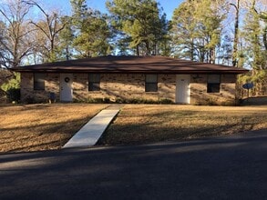 Building Photo - 808 Greenwood Dr