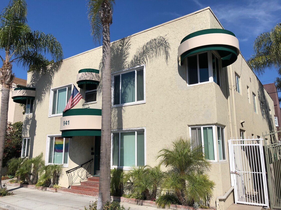 The front of the building - 941 E Broadway