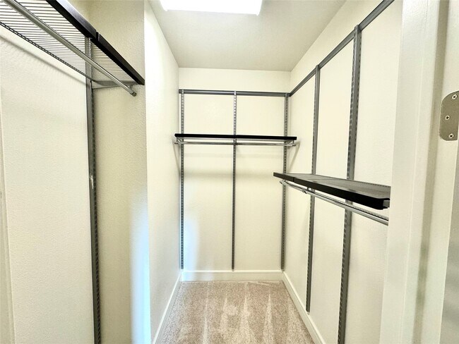 Foto del edificio - 2303 Mid Ln