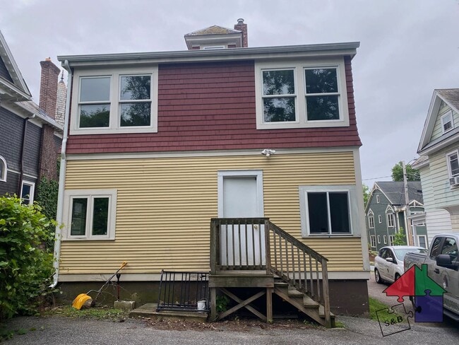 Building Photo - Spacious 8 Bedroom, 3 Bathroom Home for Re...