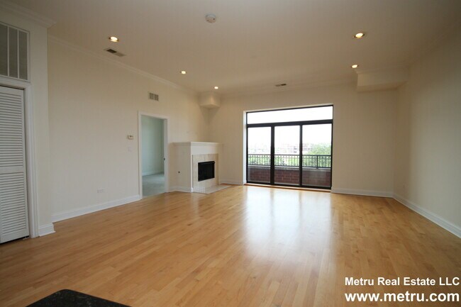 Foto del edificio - 4651 N Greenview Ave