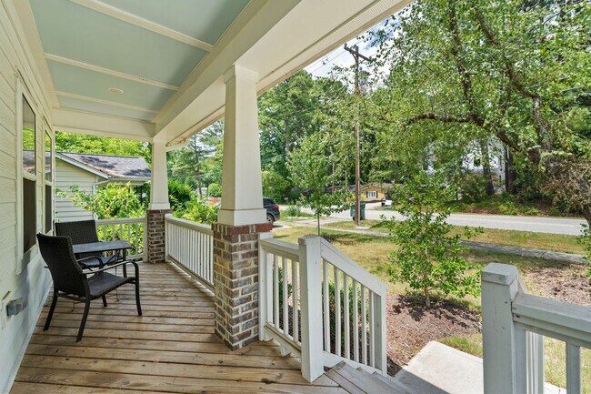 Foto del edificio - Beautiful & Bright 4 Bedroom, 3 FULL Bath ...