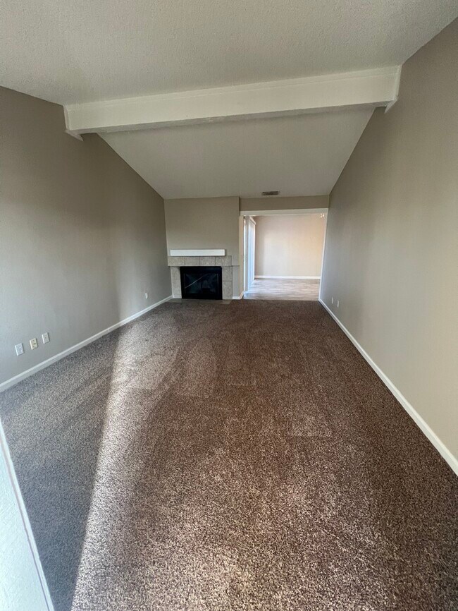 Foto del edificio - 7956 Orchard Woods Cir