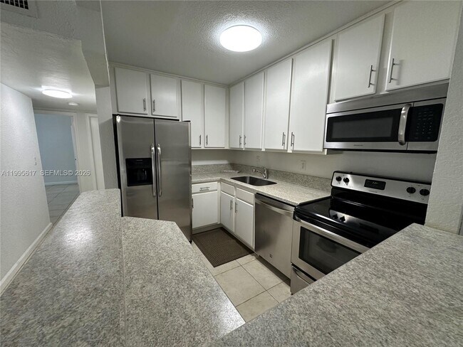 Foto del edificio - 7951 SW 104th St