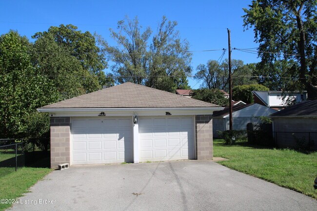 Building Photo - 221 Ridgeway Ave