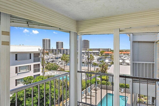 Foto del edificio - 155 Yacht Club Dr