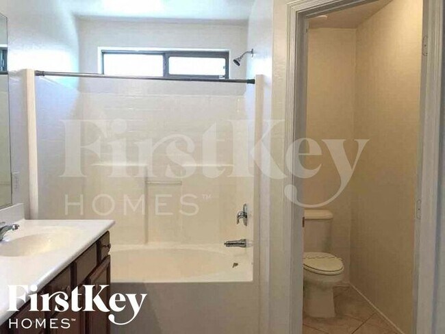 Foto del edificio - 3813 E Parkview Dr