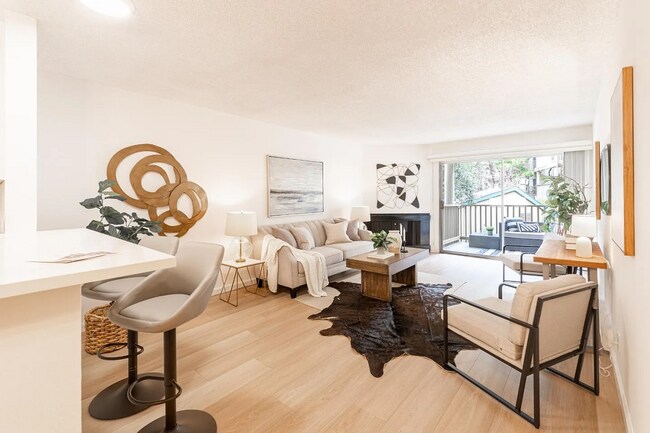 Foto del edificio - Convenient location to I-280/101 for a qui...