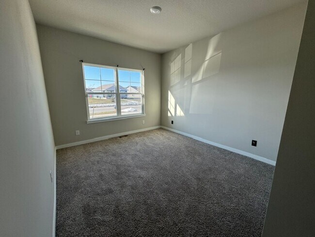Building Photo - 3 Bedroom Duplex in North Ankeny!