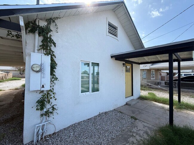 Foto del edificio - Remodeled 2 Bedroom w/ Utilities Included!