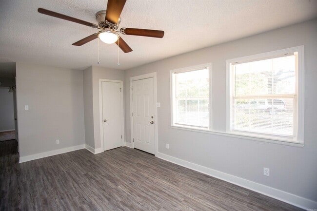 Foto del edificio - 5620 Southwick Dr