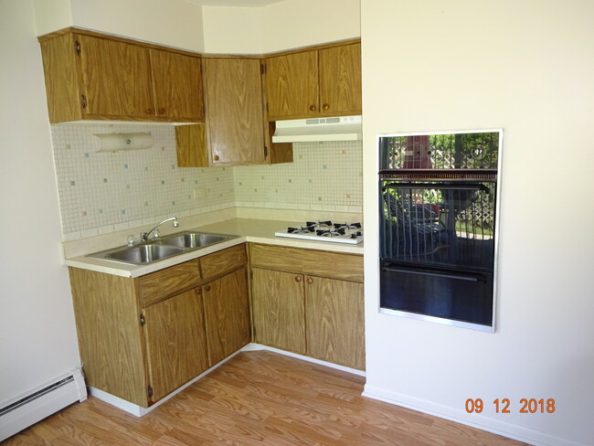 Kitchen - 300 W Quincy St