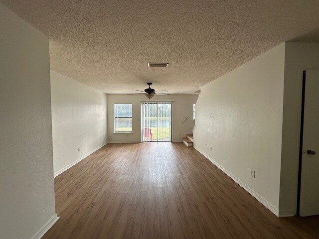 Foto del edificio - Prime Location! 3BR Townhome Near St. Augustine Outlets with Pond View