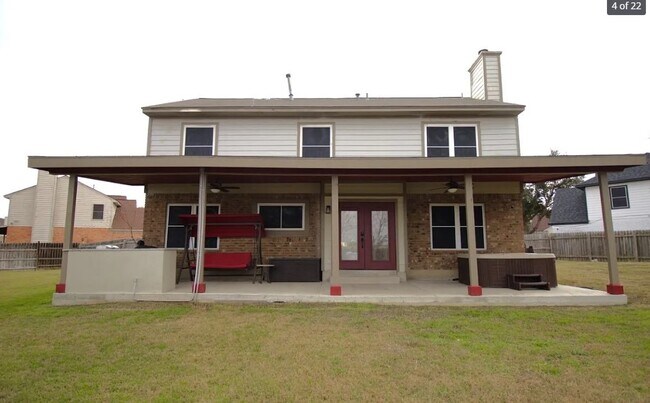 Foto del edificio - 5811 Bear Lake Dr