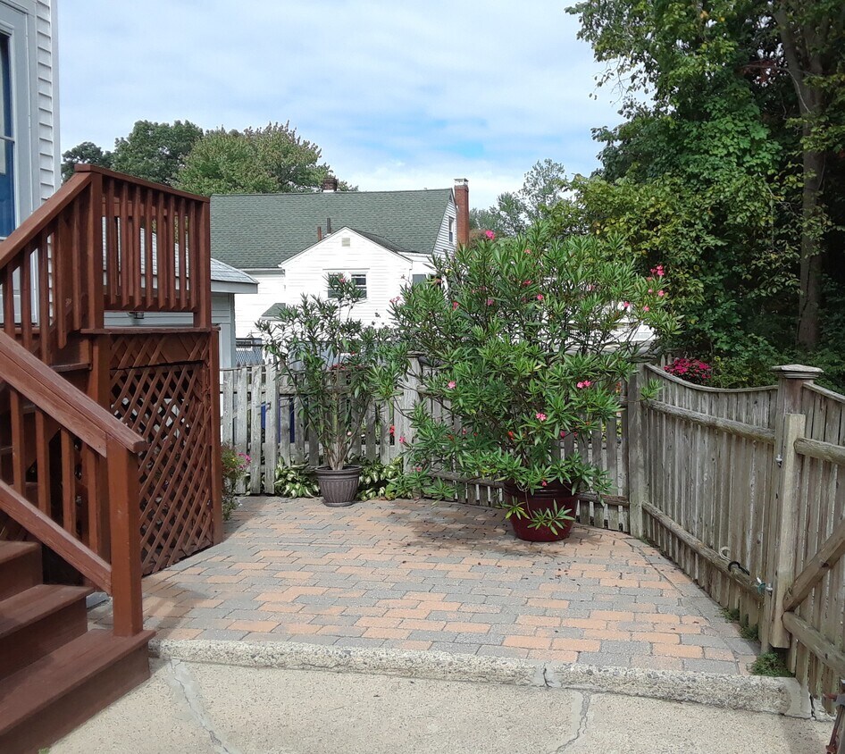 Side Entrance - 32 Bradley Rd