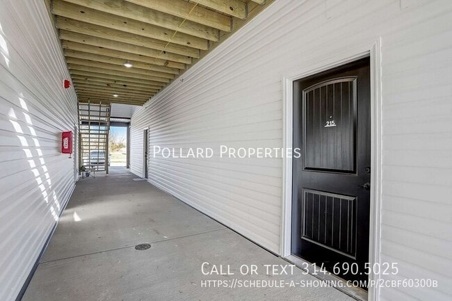 Building Photo - 704 Parkview Dr